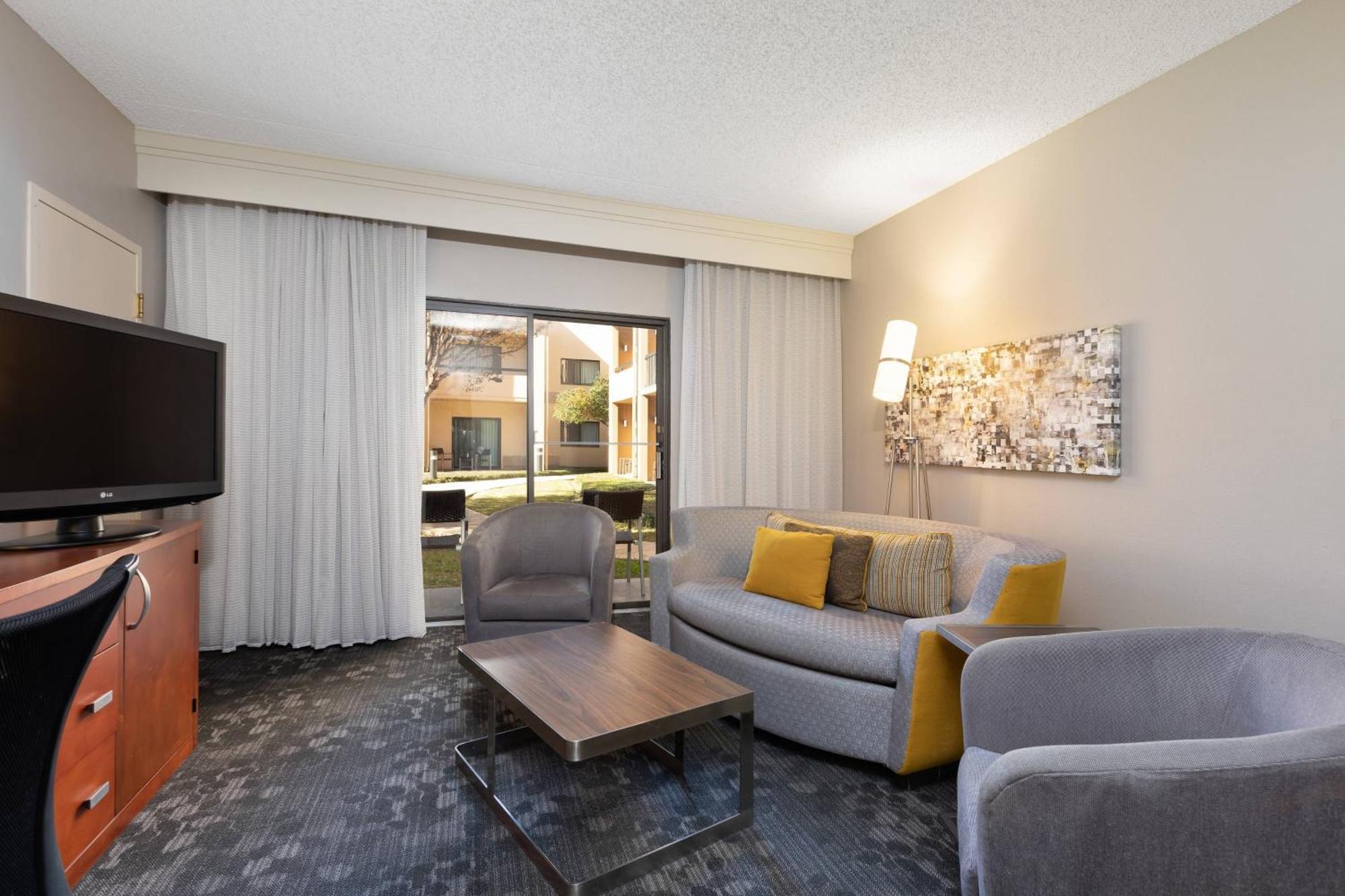 Courtyard By Marriott Dallas-Fort Worth/Bedford Buitenkant foto